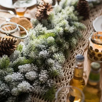 Kalėdų dirbtinis dirbtinis vainikas stalo apdailos kedro restoranas, banketų dekoravimas pušis augalų rotango lapų gėlių